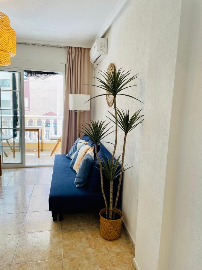 El Papagayo Apartment 2 Mins Walking To The Beach Torrevieja Kültér fotó