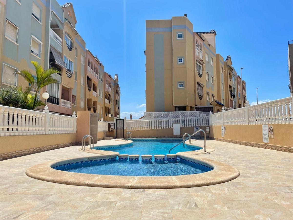 El Papagayo Apartment 2 Mins Walking To The Beach Torrevieja Kültér fotó